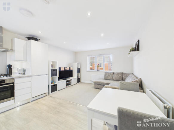 CAM03218G0-PR0855-STILL003