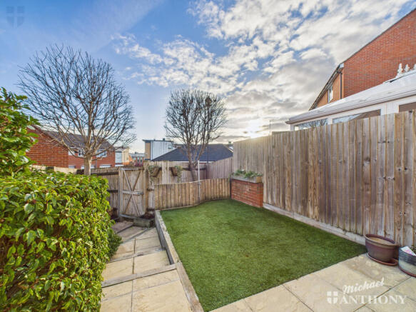 CAM03218G0-PR0859-STILL012