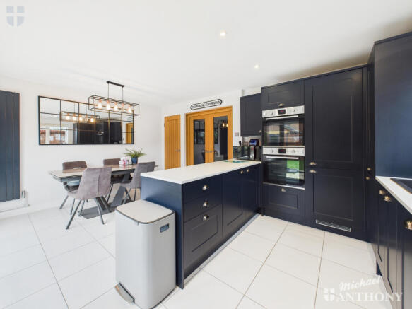 CAM03852G0-PR0544-STILL012