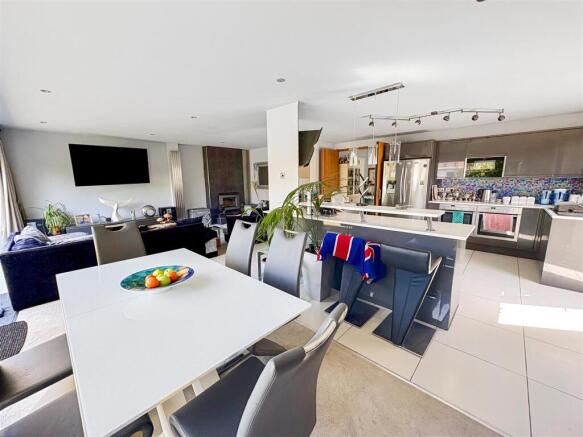 Lounge/diner/kitchen