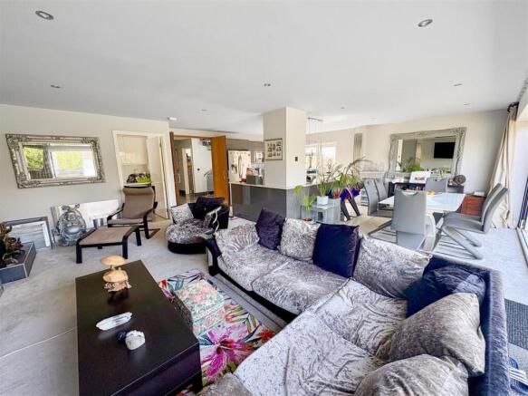 Lounge/diner/kitchen