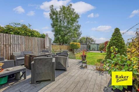 Newcastle Avenue, Hainault, London, IG6