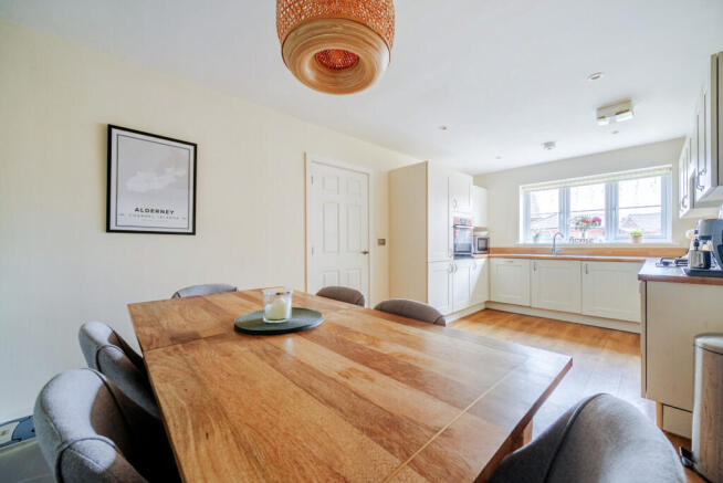 1395102-3-6960d39...