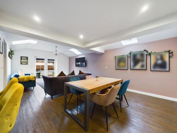 Sitting Room/Dining Room