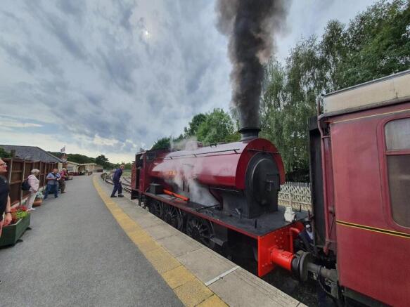 20250907_113622.jpg train photo.jpg