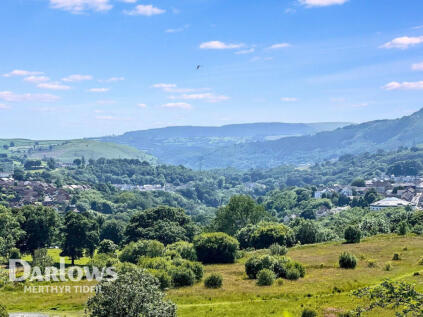 Maen Ganol, Treharris