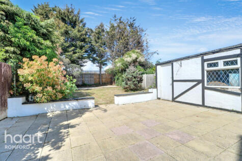 Lowshoe Lane, Romford, RM5 2AP