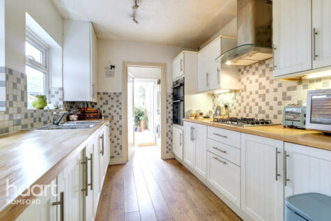 Clydesdale Road, Hornchurch, RM11 1AJ