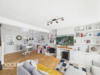 Douglas Road, Hornchurch, RM11 1AW