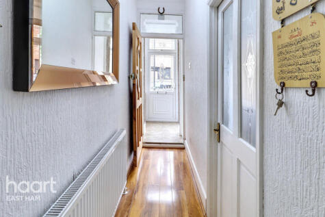 Winter Avenue, London