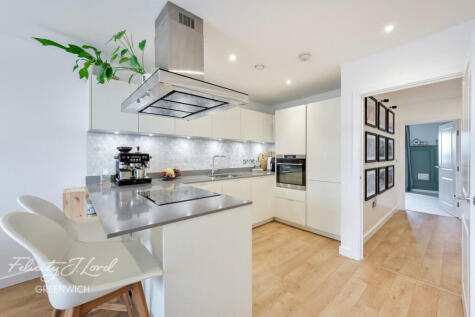 Cofferdam Way, London,