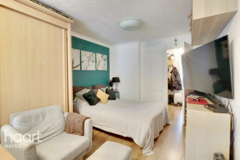 West Quay Drive - 2 bedroom flat for sale