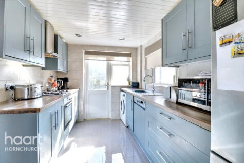 Dury Falls Close, Hornchurch