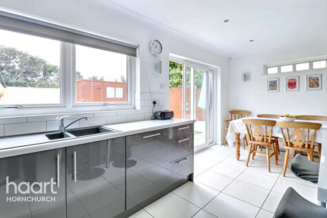 Woburn Avenue, Hornchurch