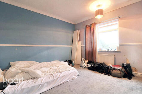 Broad Avenue, Bedford