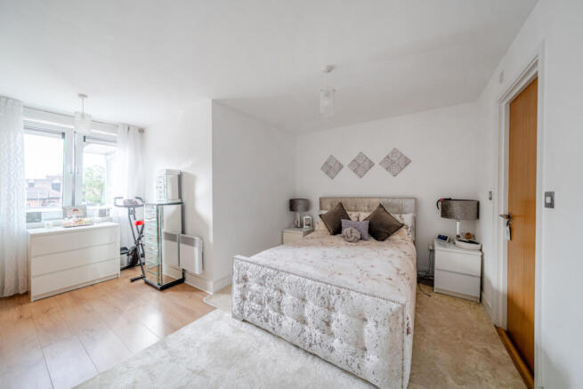 1335194-1-689470f...