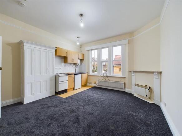 Living/sleeping area