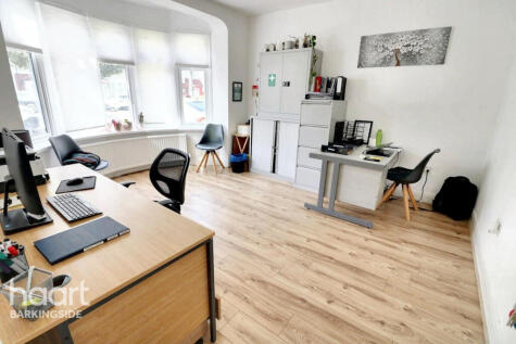 Roy Gardens, Newbury Park