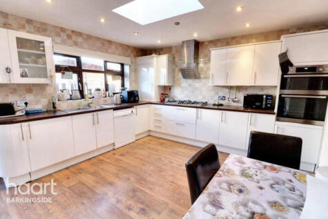 Fullwell Avenue, Barkingside