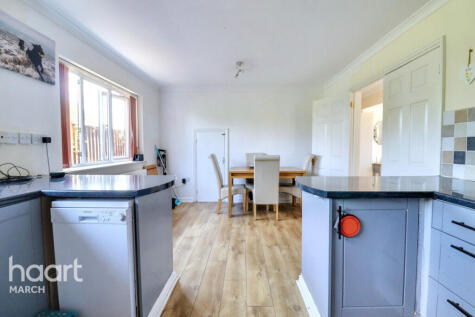 Old West Estate, Benwick