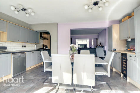 First Avenue, Dagenham