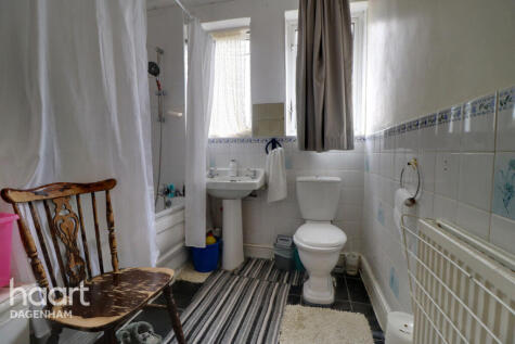 Lindisfarne Road, DAGENHAM