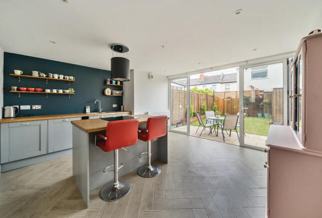 1296458-8-682da3c...