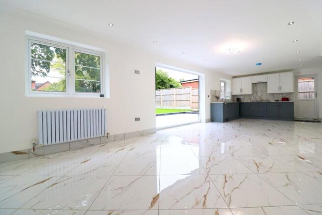 Kitchen/ Living Area