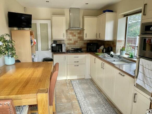 KITCHEN/BREAKFAST ROOM