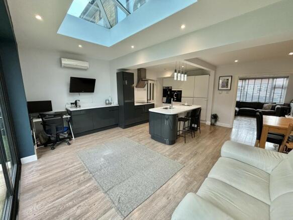 LIVING KITCHEN/DINER
