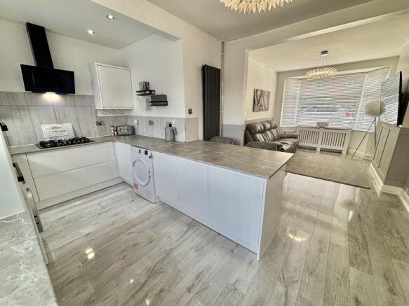 LIVING/KITCHEN