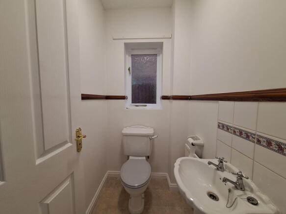 DOWN-STAIRS WC