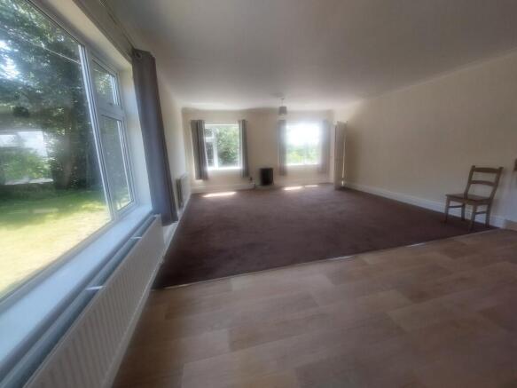 OPEN PLAN LOUNGE