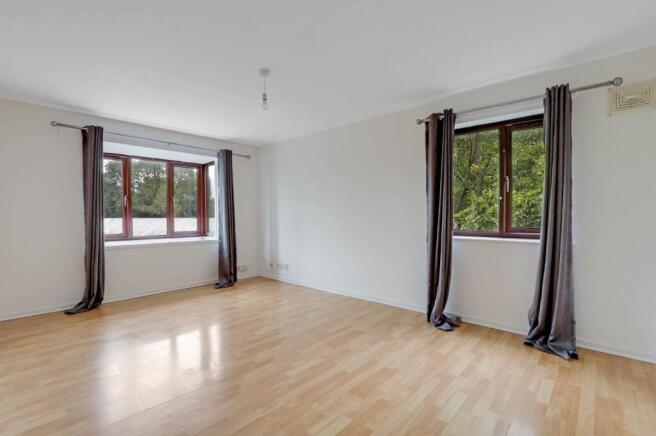 14-8c21JHPropWorld - 44 Ashurst Close - 16.jpg