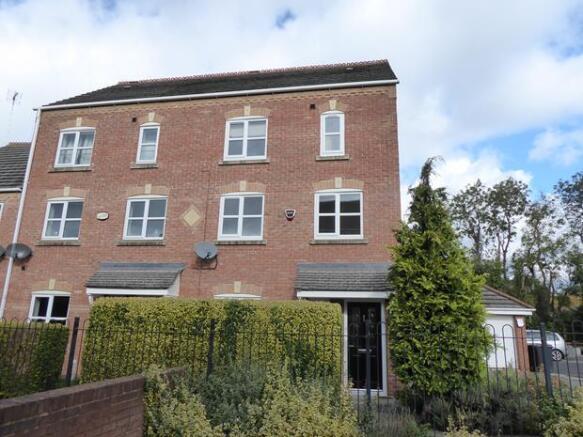 39 Roman Way Front