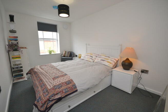 1 bedroom flat share to rent in bills included - flat share