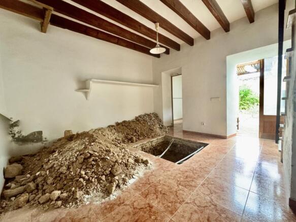 1A53081D-8848-4069-8