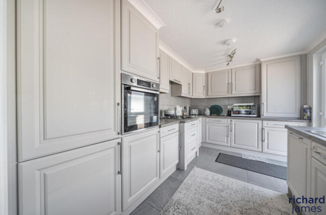 6bb854ac951943d3a5ead5d789de0924