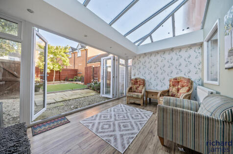 Cloatley Crescent, Royal Wootton Bassett, SN4