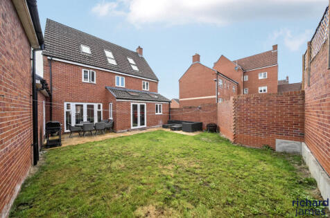 Cloatley Crescent, Royal Wootton Bassett, Royal Wootton Bassett, SN4