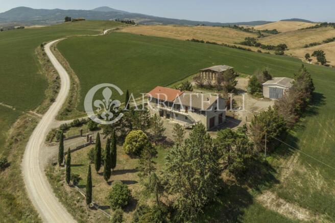 Casale con annessi i
