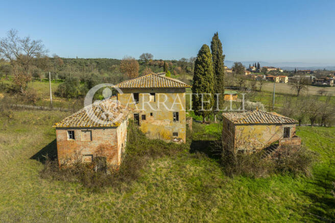 Rudere con annessi t