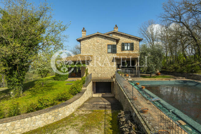 Casale con piscina a