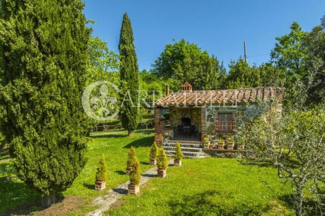 Casale con depandanc