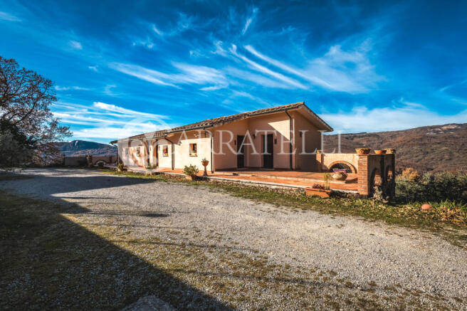 Casale con piscina e