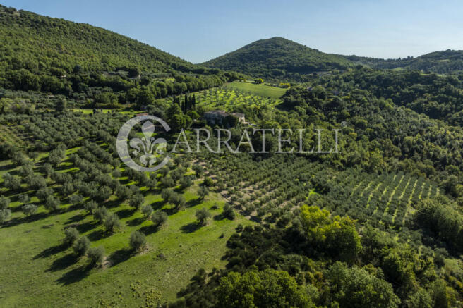 Borgo con casali e t