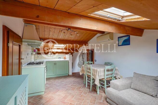 Casale con giardino