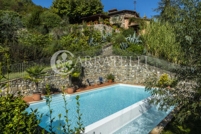 Casale con giardino