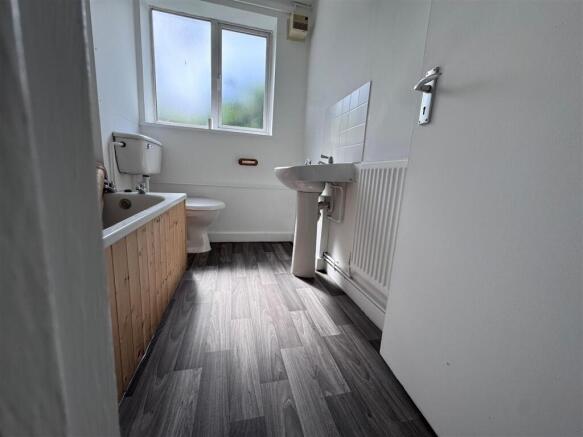 Flat 5 EC Bathroom.jpg