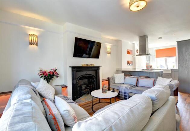 37a Traflagar Street lounge 2.jpg